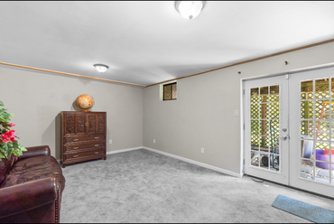 539 Congressional Dr - Photo 7 of 13