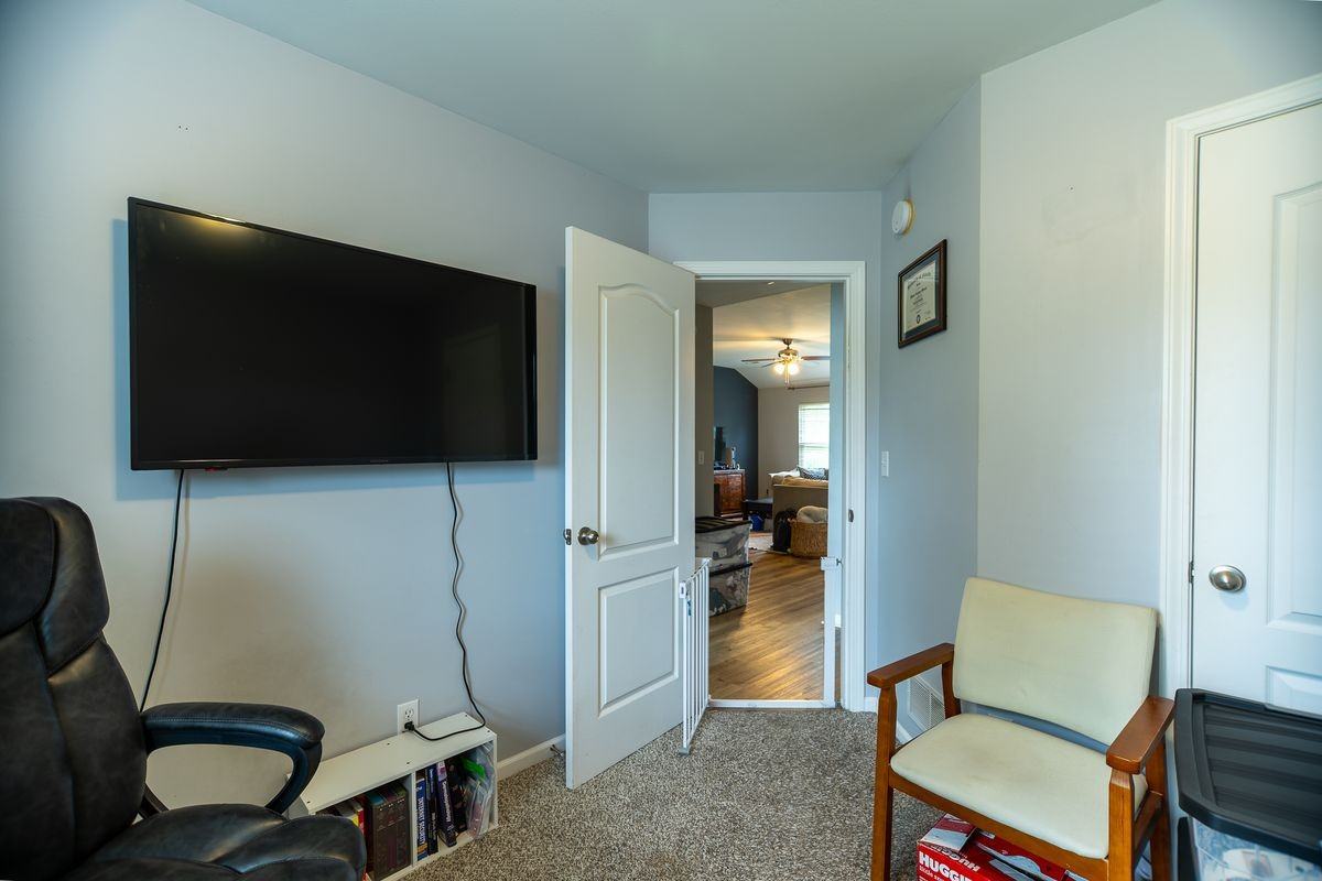 5104 Opal Dr - Photo 3 of 24
