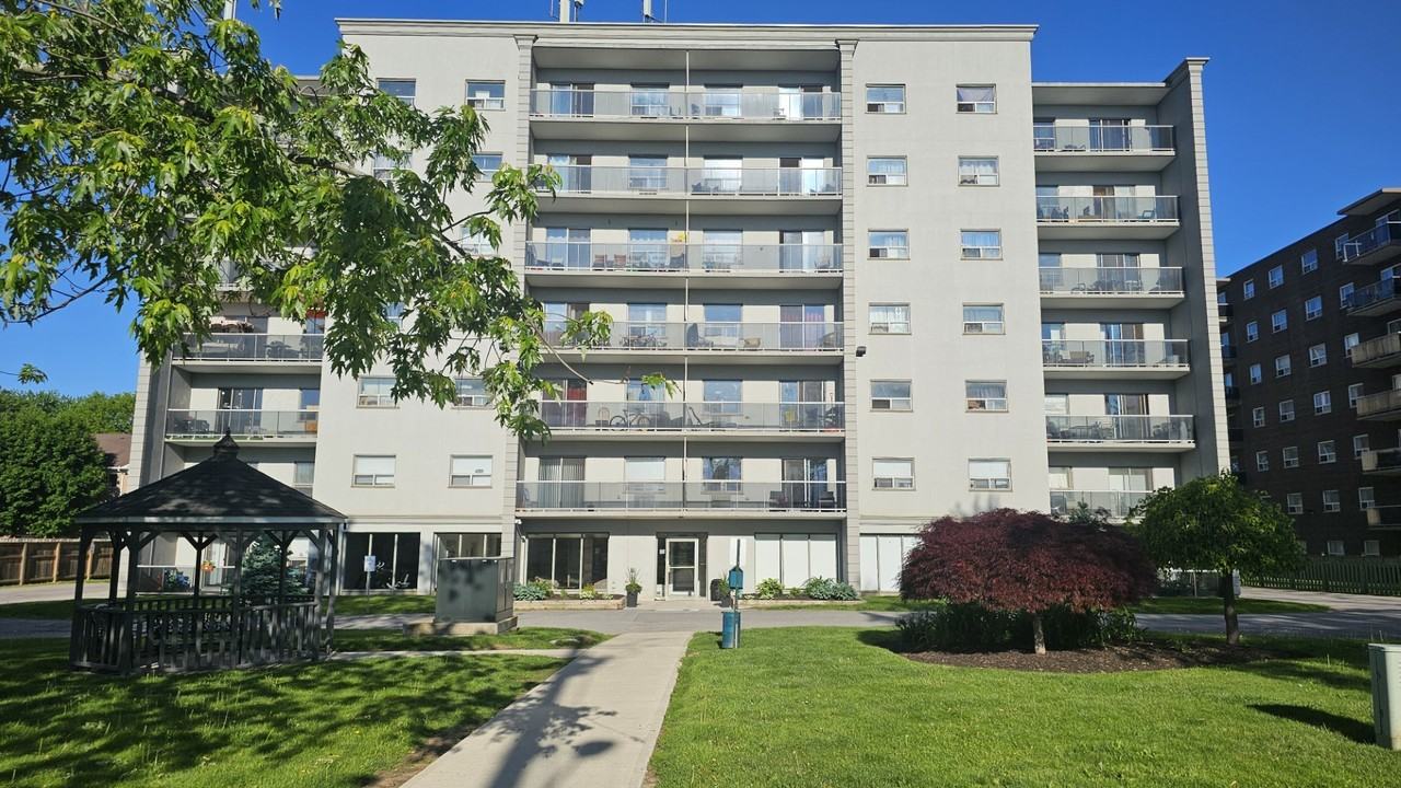 Victoria Park Tower and Imperial Tower Apartments - Photo 5 of 25