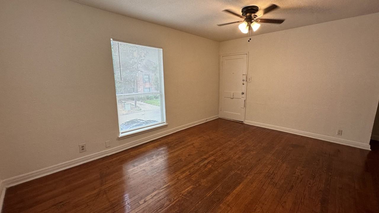 1842 W Main St #03 - Photo 5 of 14