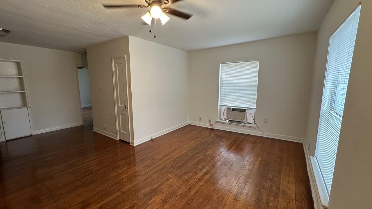 1842 W Main St #03 - Photo 5 of 14