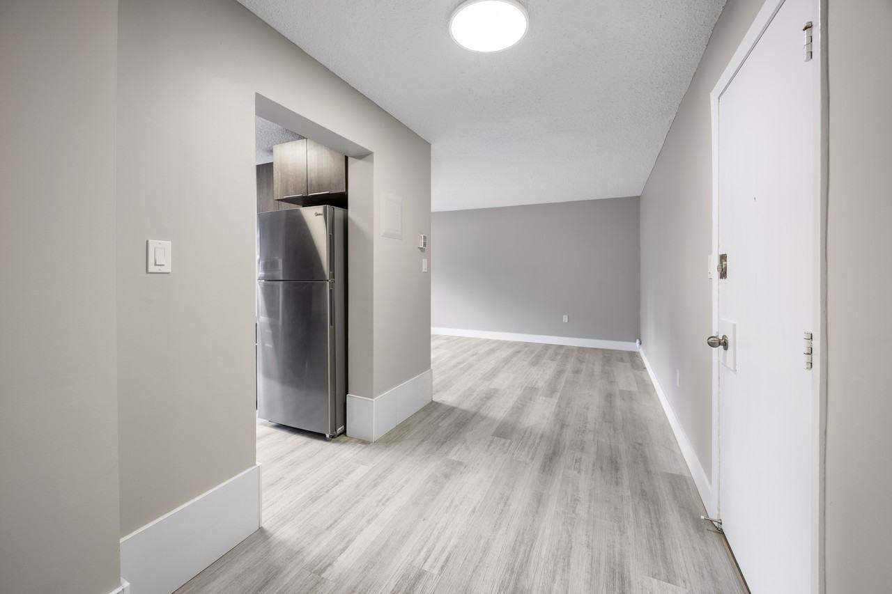 St. Charles Apartments - Photo 4 of 10
