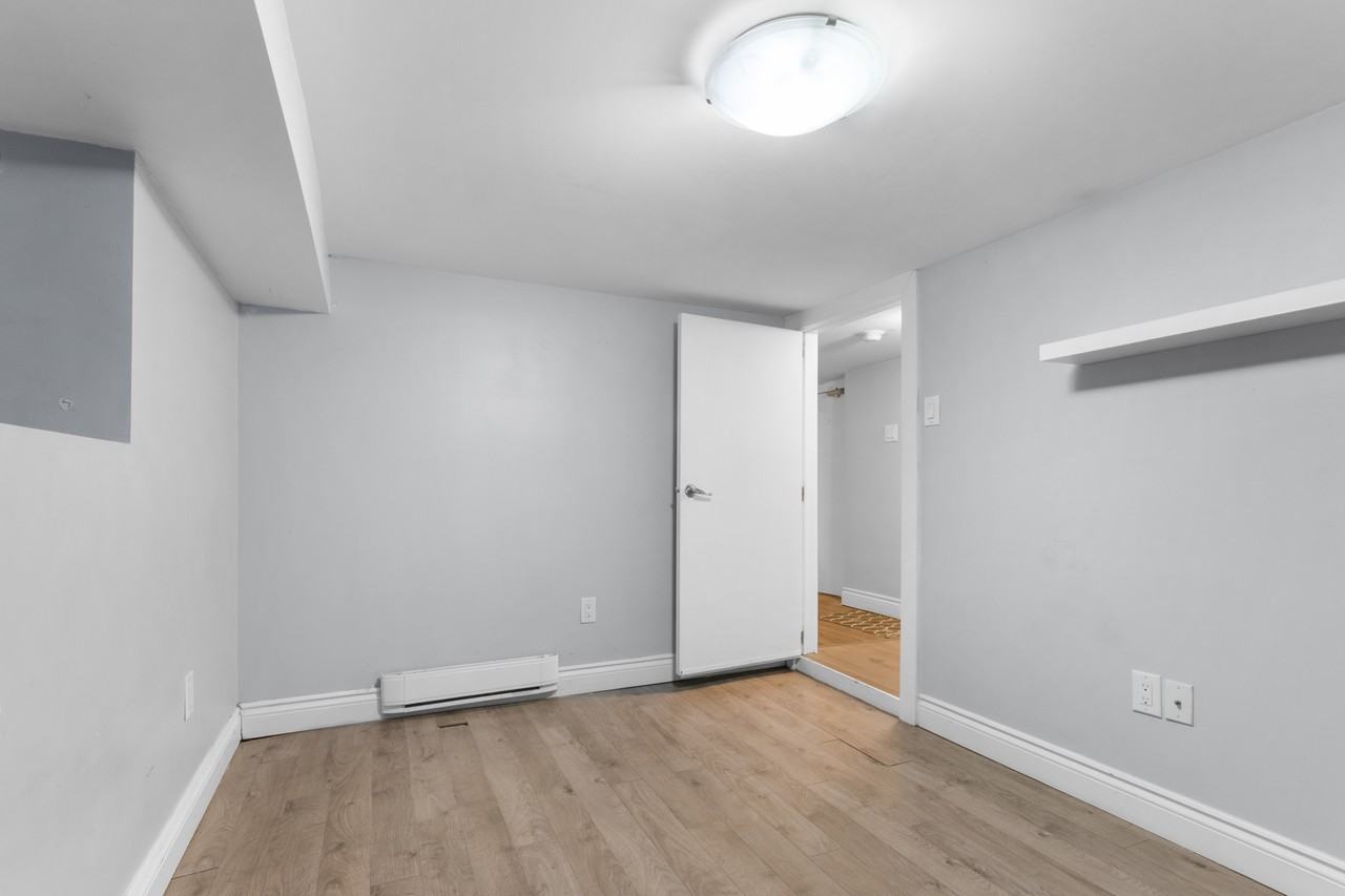 Carlyle Apartments - Photo 5 of 25