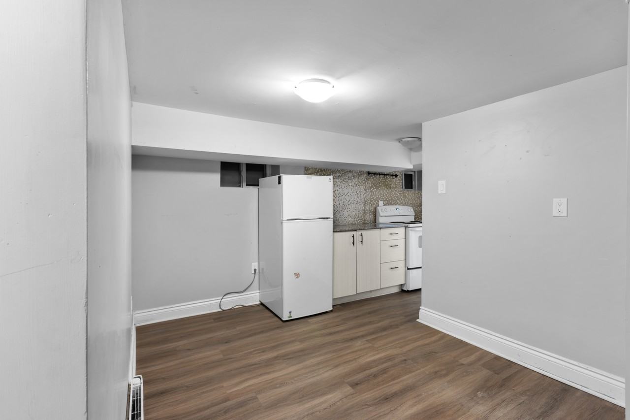 Carlyle Apartments - Photo 3 of 25