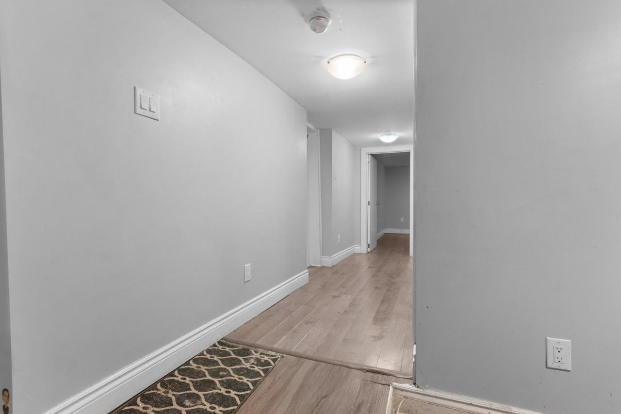 Carlyle Apartments - Photo 6 of 25
