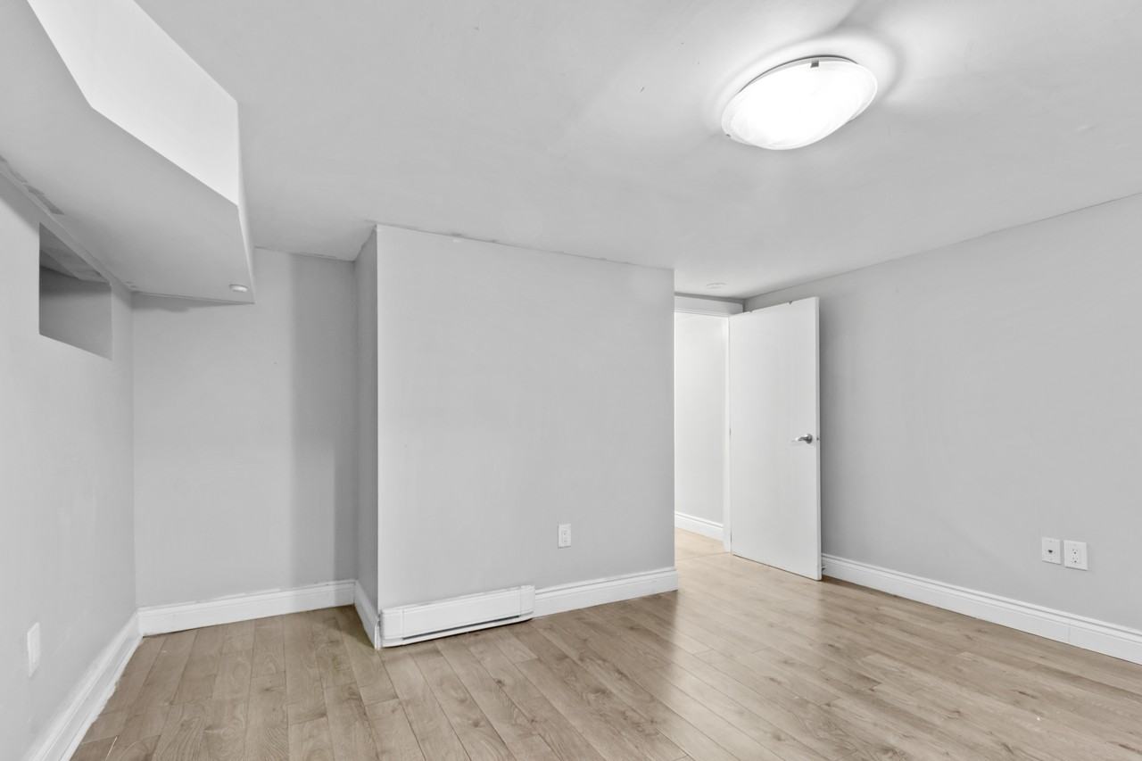 Carlyle Apartments - Photo 7 of 25
