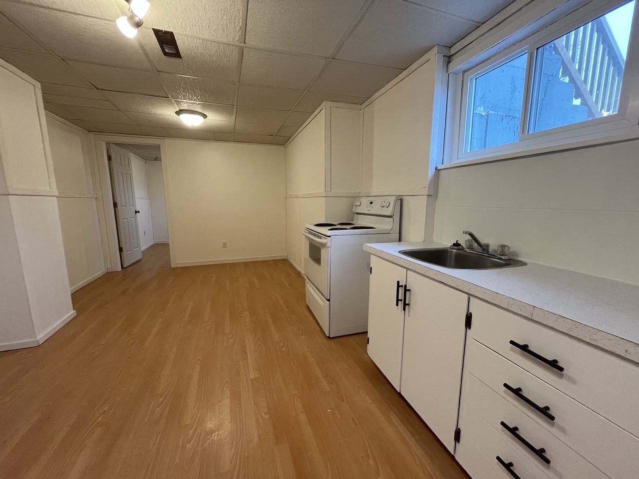117 1 St Se Lowr - Photo 2 of 4
