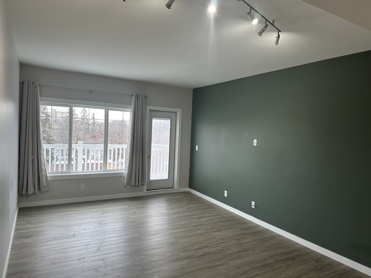 293 Edison Ave - Photo 3 of 17