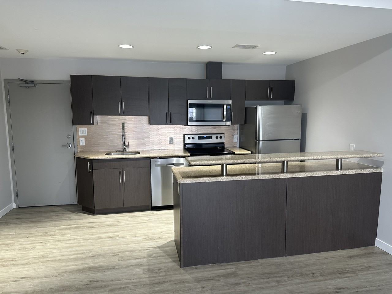 293 Edison Ave - Photo 5 of 17