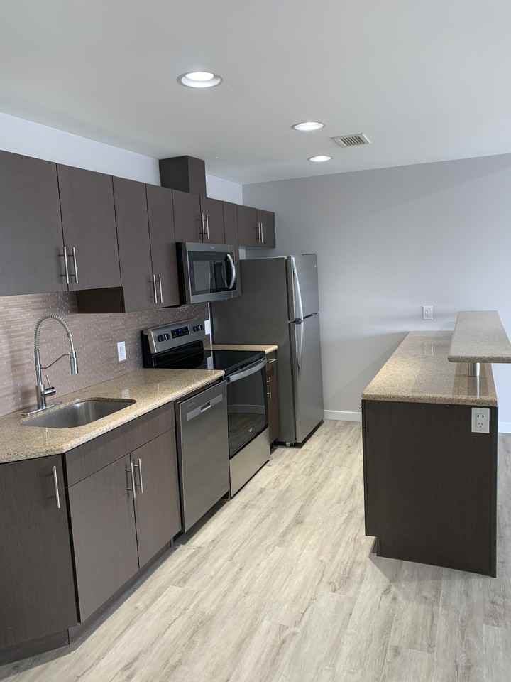 293 Edison Ave - Photo 6 of 17