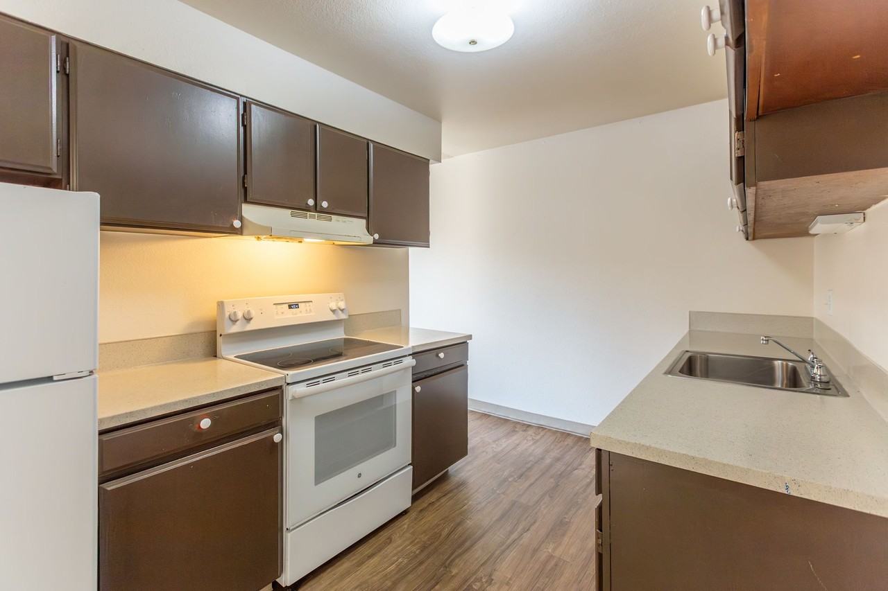 Cedars West Apartments - Photo 5 of 30