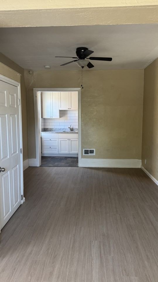 742 Nw - Photo 5 of 9