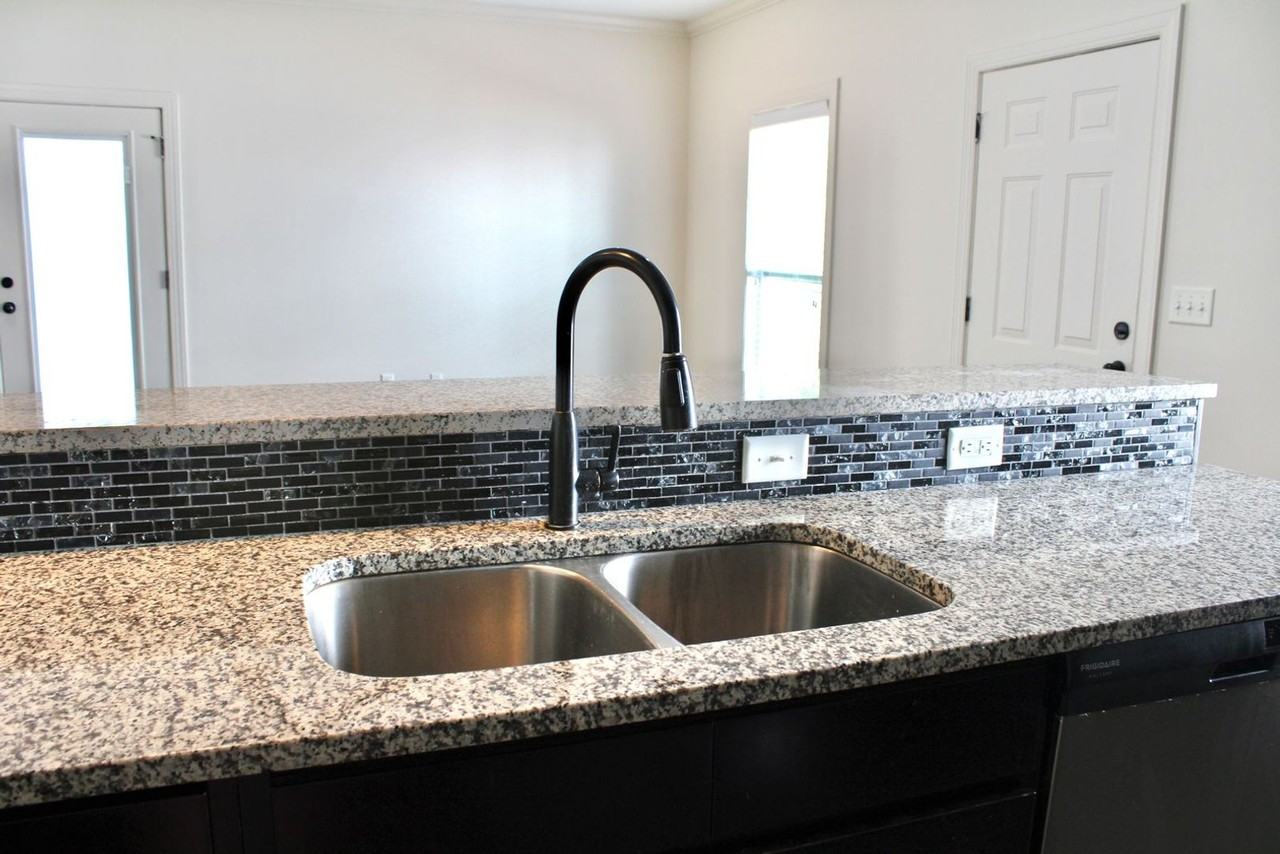 204 Park West Loop - Photo 6 of 33