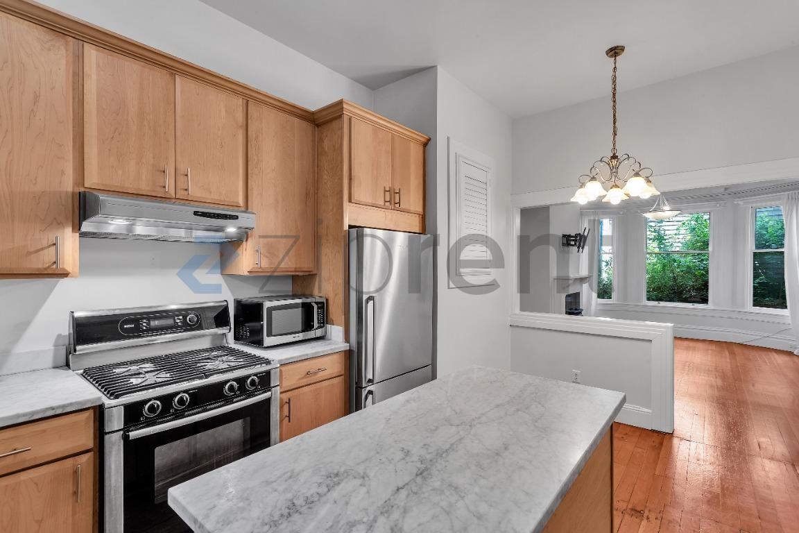 3110 Clay St #2 - Photo 4 of 16