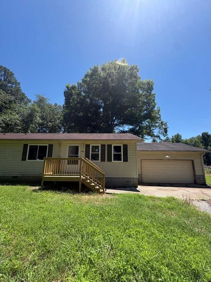 6108 Ramsey Rd - Photo 3 of 38