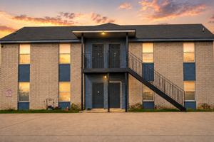 featured image of 1501 Benttree Dr #D