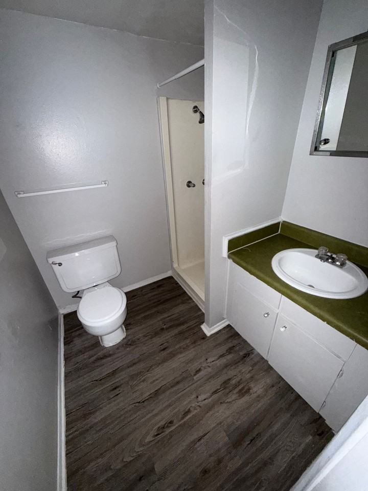 Wood Manor Apartments - Photo 4 of 29