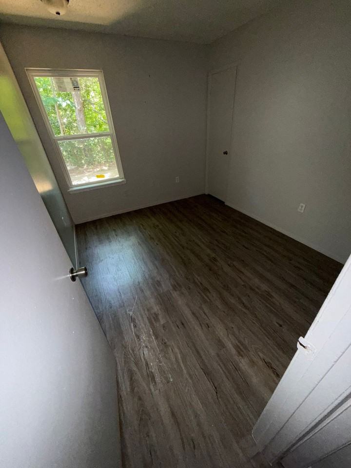 Wood Manor Apartments - Photo 6 of 29