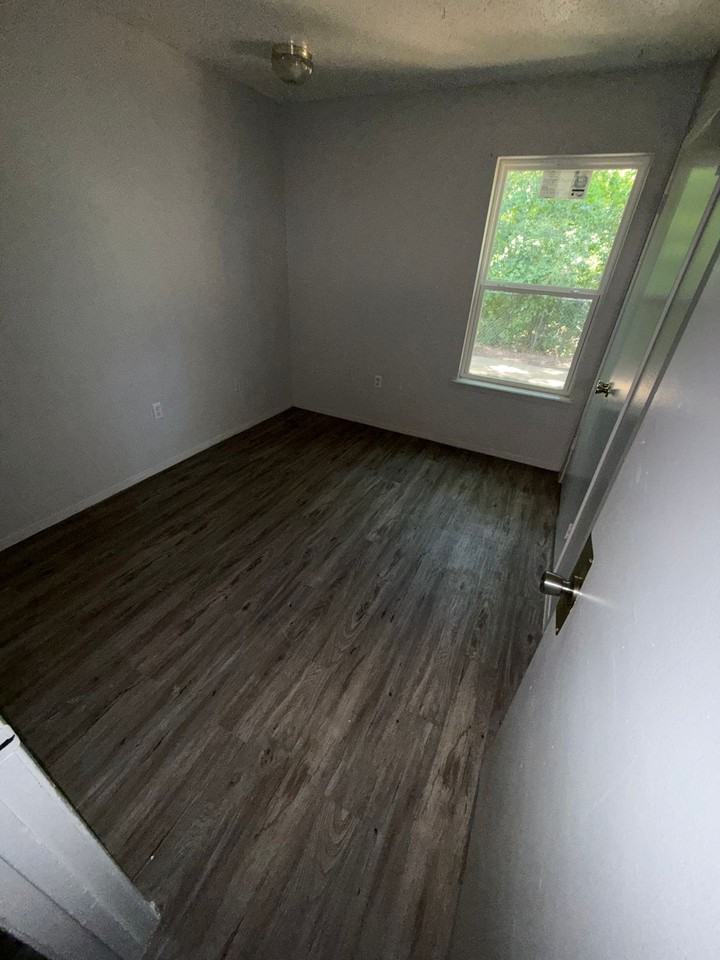Wood Manor Apartments - Photo 7 of 29