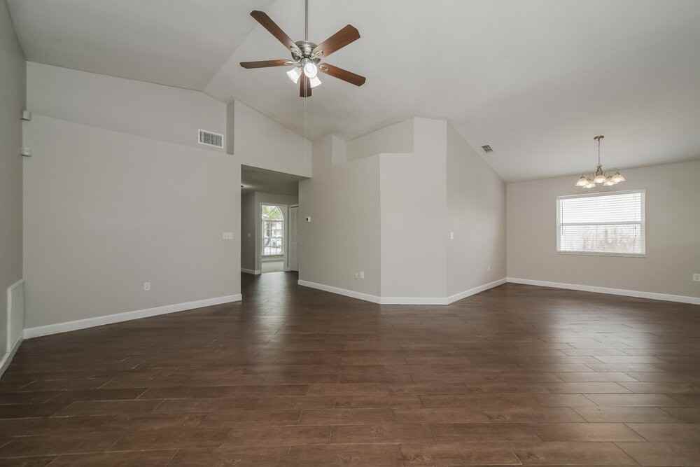 206 Kingshill Ct Se - Photo 5 of 16