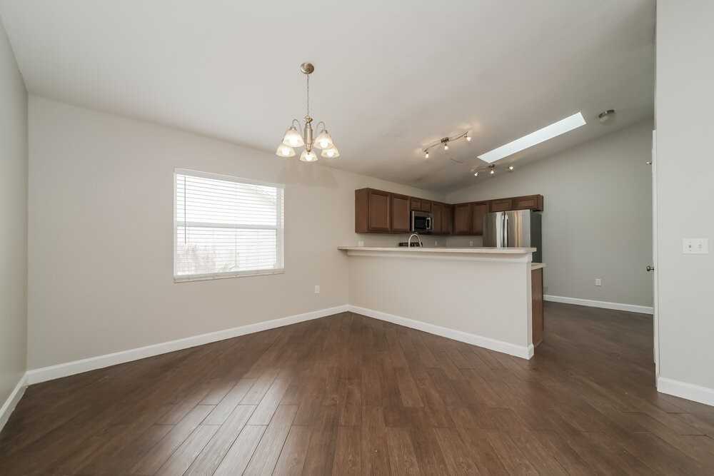 206 Kingshill Ct Se - Photo 6 of 16