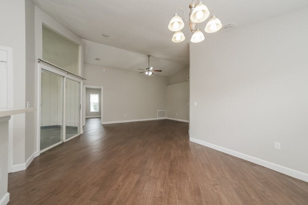206 Kingshill Ct Se - Photo 7 of 16