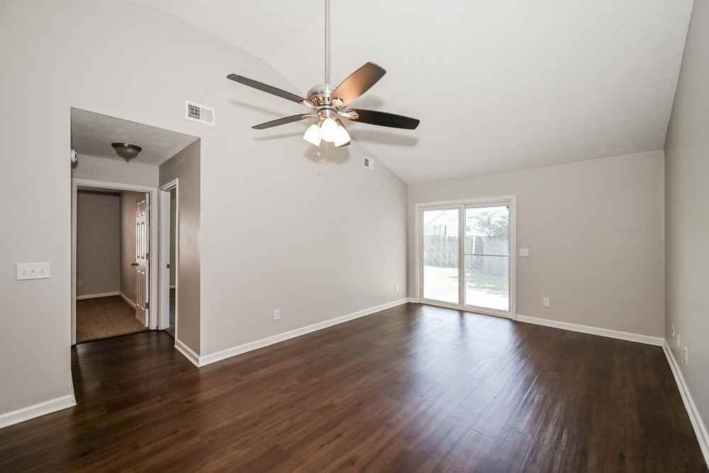 603 Freedom Ct - Photo 5 of 16