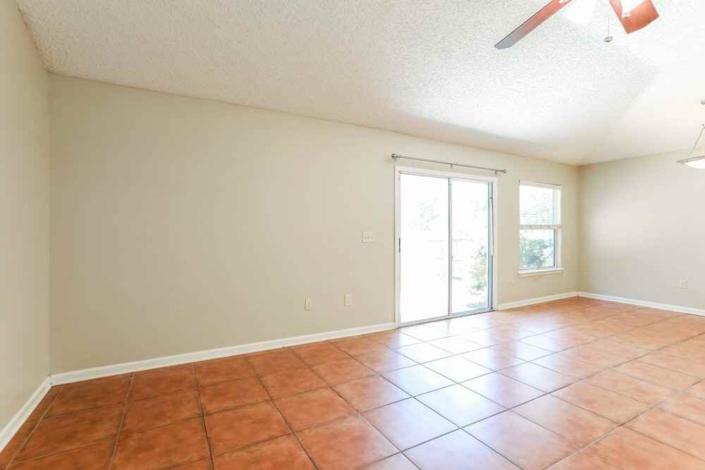 8073 Leafcrest Dr - Photo 4 of 16