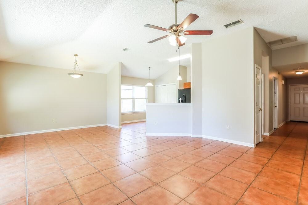 8073 Leafcrest Dr - Photo 5 of 16
