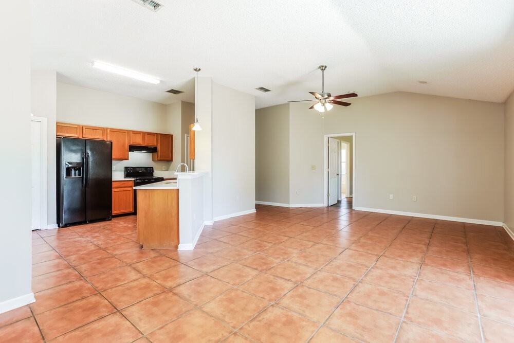8073 Leafcrest Dr - Photo 6 of 16