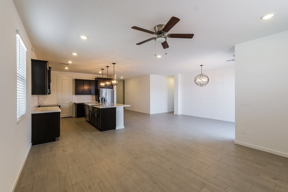 24453 W Grove St - Photo 4 of 16