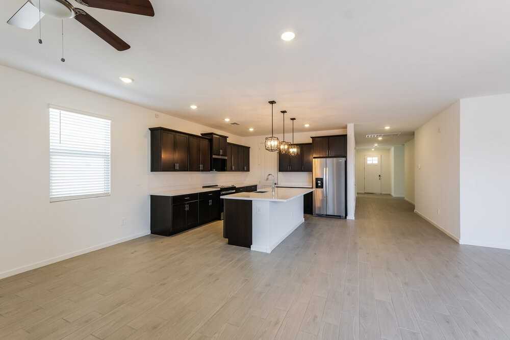 24453 W Grove St - Photo 5 of 16