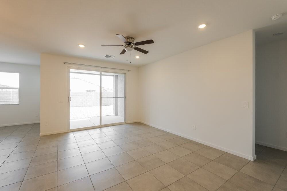 24477 W Grove St - Photo 5 of 16