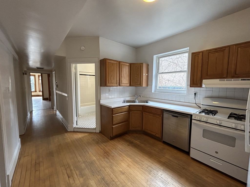 1216 W Addison St #2F - Photo 2 of 14
