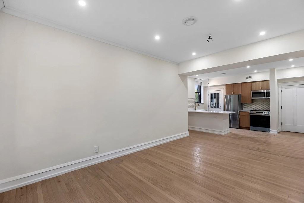 4636 N Hamilton Ave #2F - Photo 5 of 10