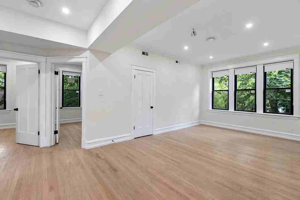 4636 N Hamilton Ave #2F - Photo 6 of 10