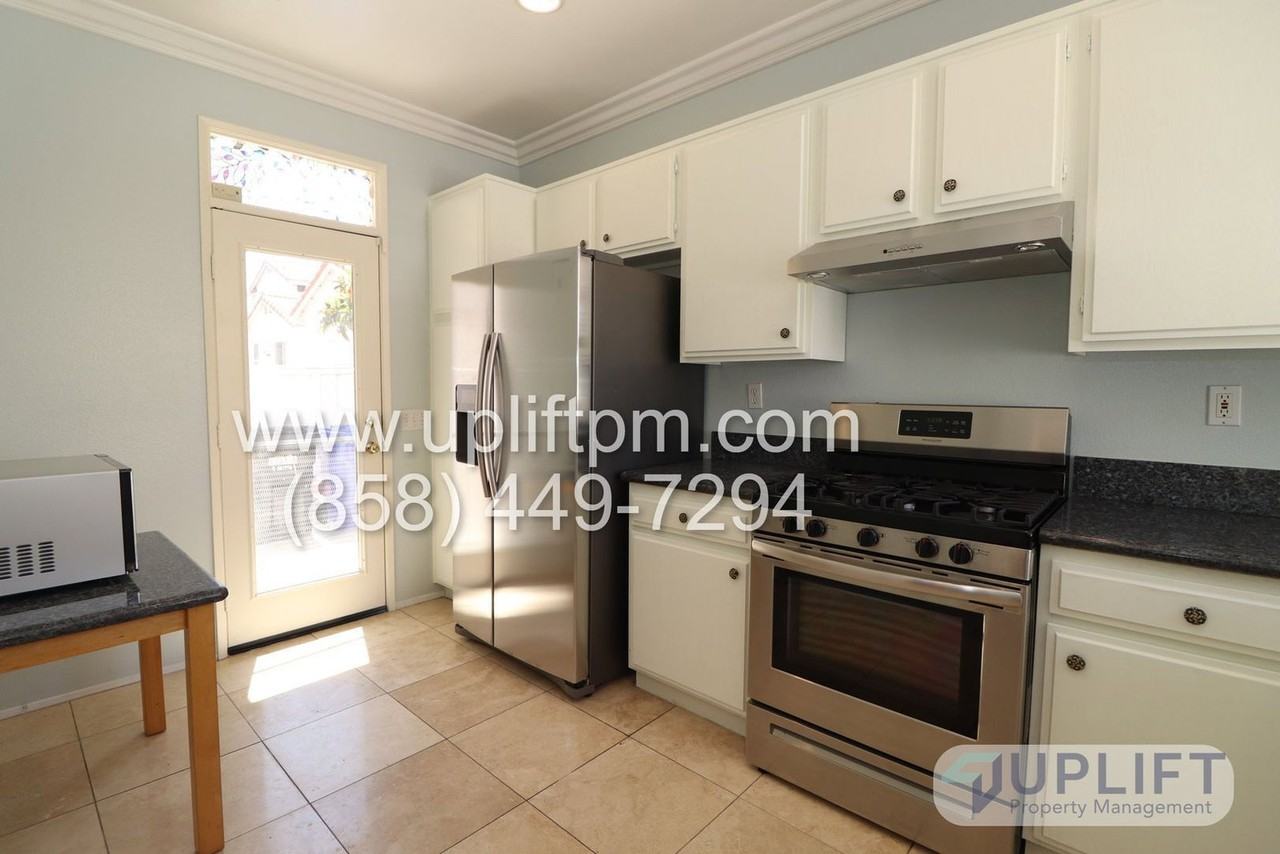 8281 Gold Coast Dr #3 - Photo 4 of 10