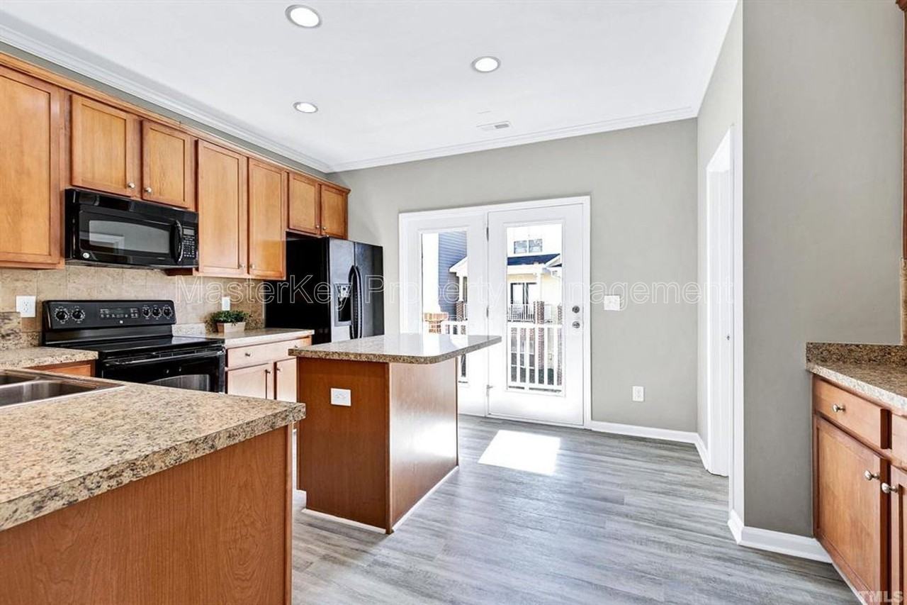 316 Kinellan Ln - Photo 3 of 46