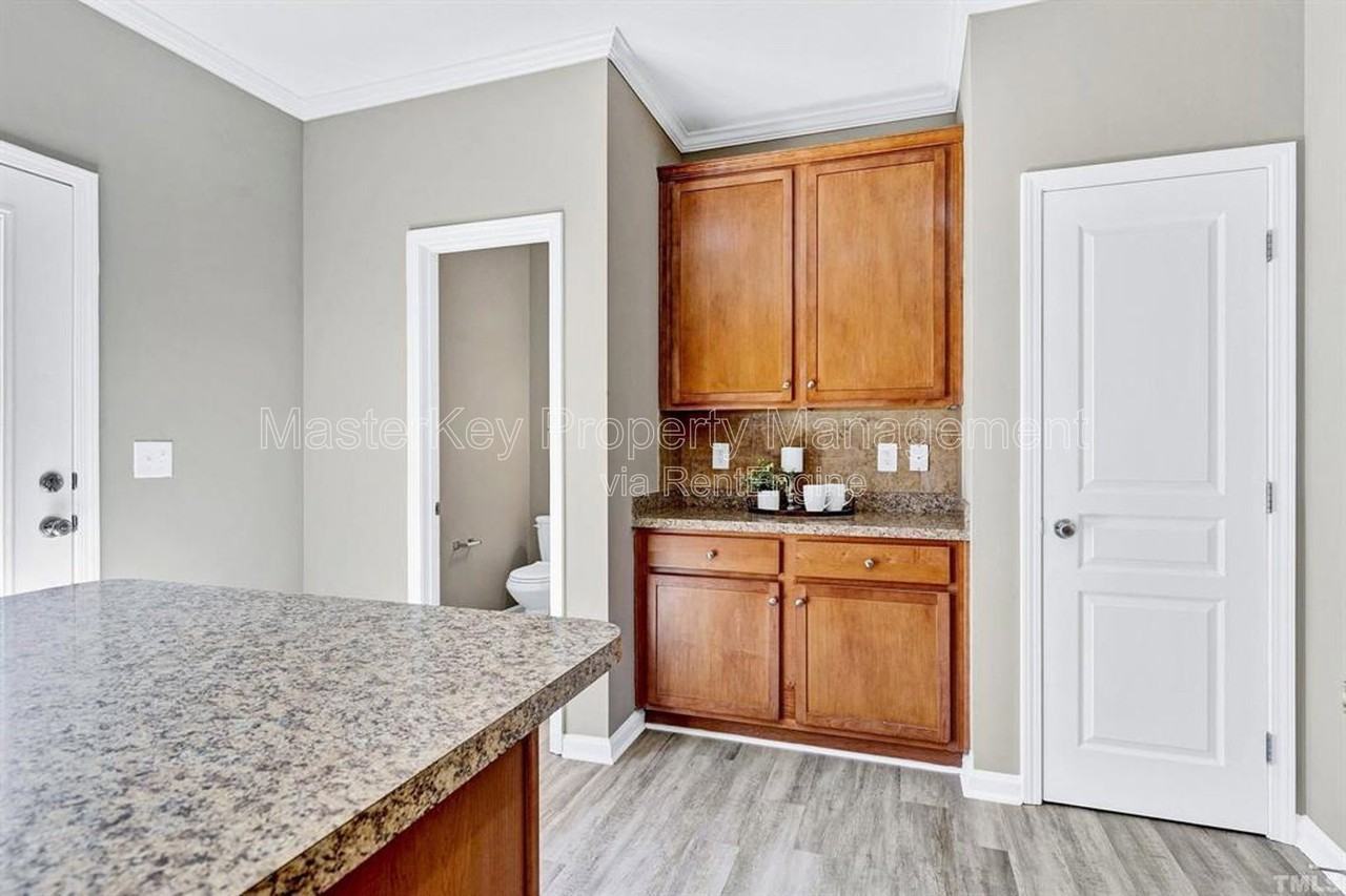 316 Kinellan Ln - Photo 4 of 46