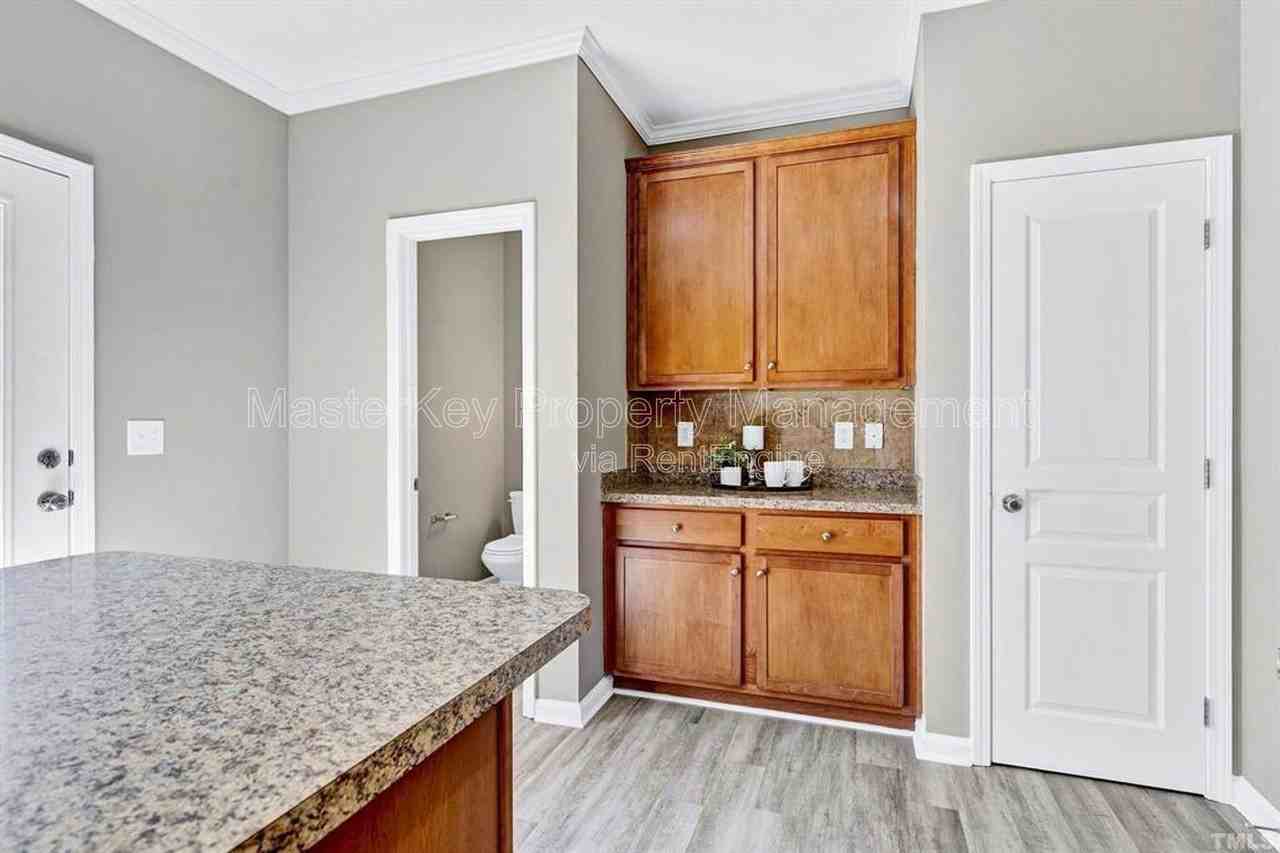 316 Kinellan Ln - Photo 5 of 46