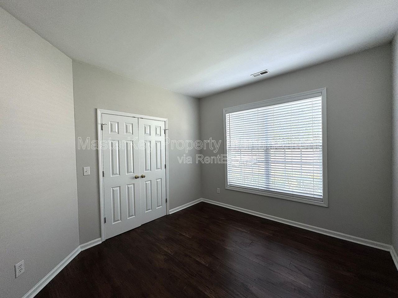204 Straywhite Ave - Photo 3 of 22