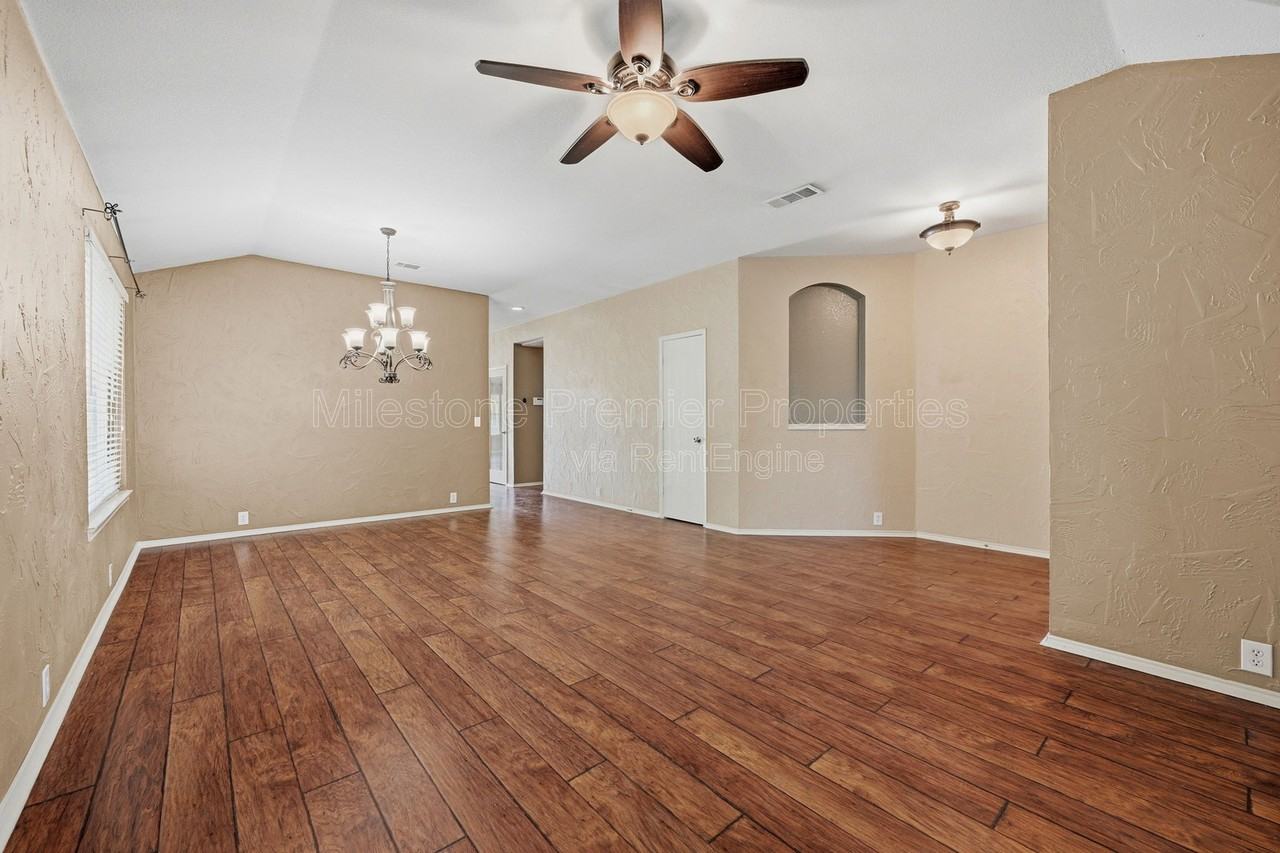 2304 Pheasant Run - Photo 4 of 25