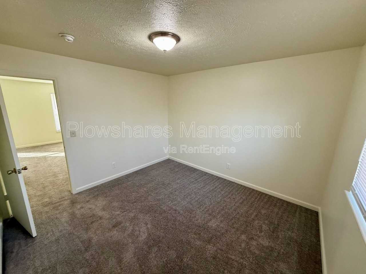 5504 Lodema Way #4 - Photo 5 of 9