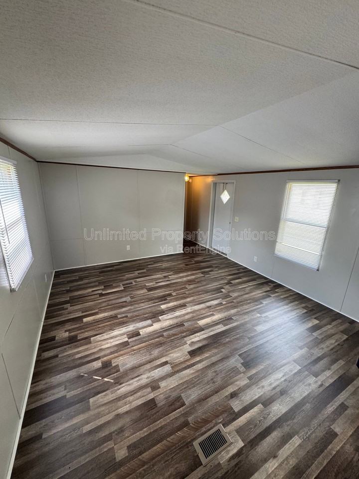 9499 Wendi Dr Ne #I - Photo 4 of 19