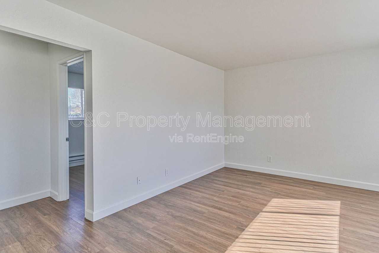 290 Pennsylvania Dr #10 - Photo 6 of 8