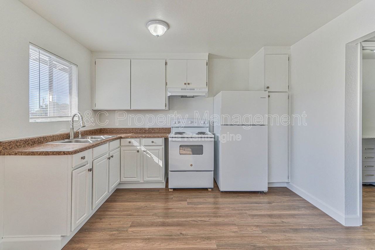 290 Pennsylvania Dr #10 - Photo 7 of 8