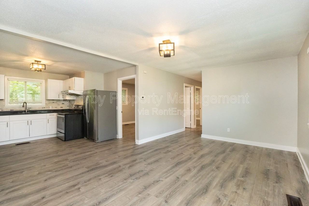 1635 Dogwood Dr - Photo 2 of 19
