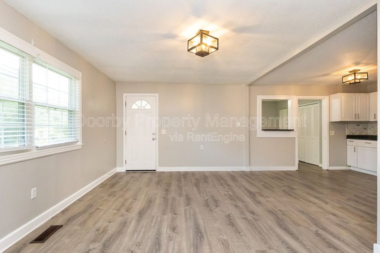 1635 Dogwood Dr - Photo 3 of 19