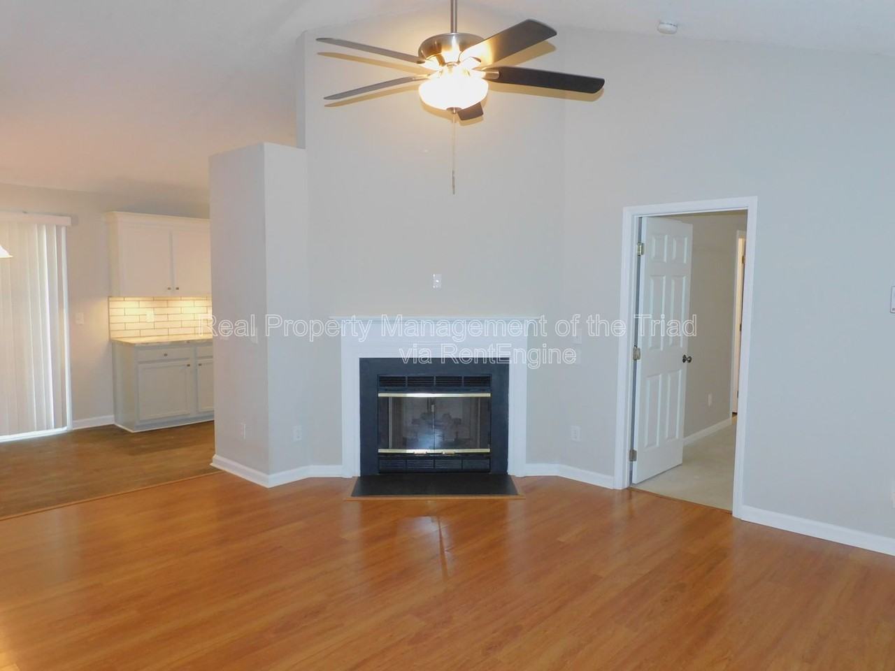 2988 Butterwood Dr - Photo 3 of 21
