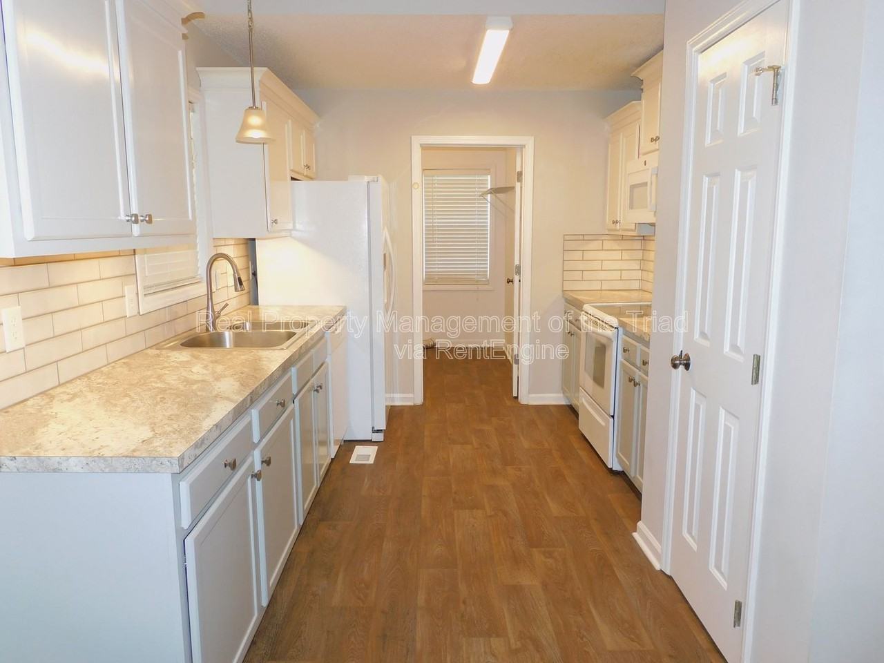 2988 Butterwood Dr - Photo 5 of 21